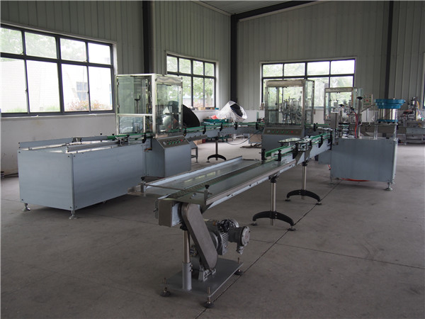 स्वचालित शैम्पू भरना और कैपिंग लाइन