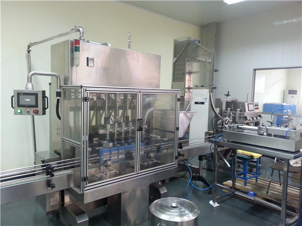 6-हेड ऑटोमैटिक मोटर ऑयल फिलिंग मशीन